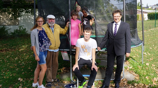 Neues Trampolin für Kinder- und Jugendstützpunkt Schleiz Volksbank eG Gera Jena Rudolstadt